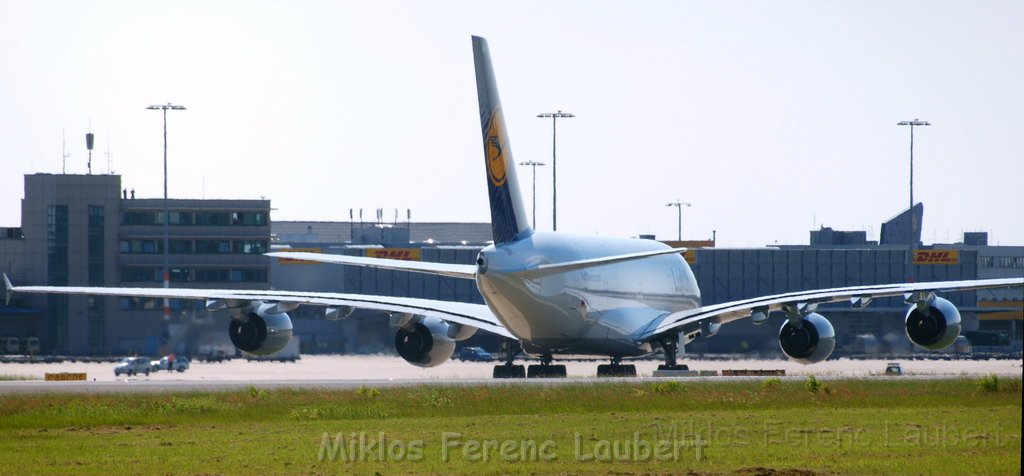 Lufthansa Airbus A 380 zu Besuch Flughafen Koeln Bonn P004.JPG